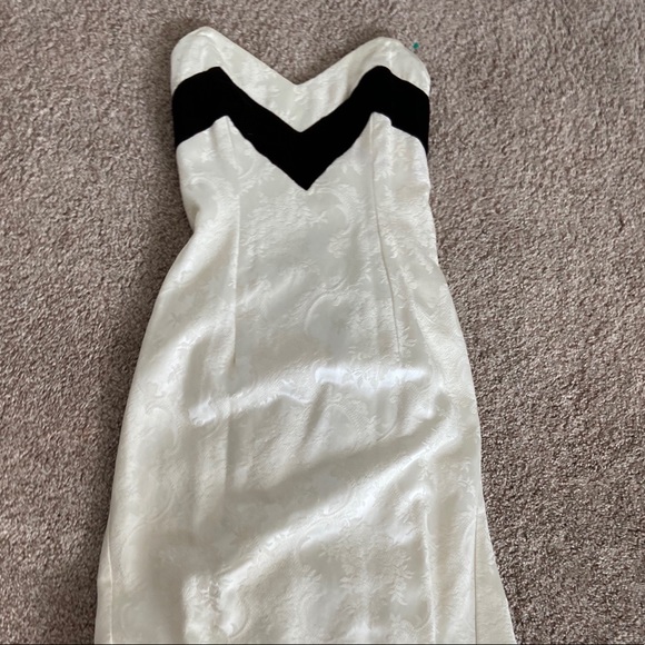 White & Black Victorian Gothic Dress - Picture 14 of 15